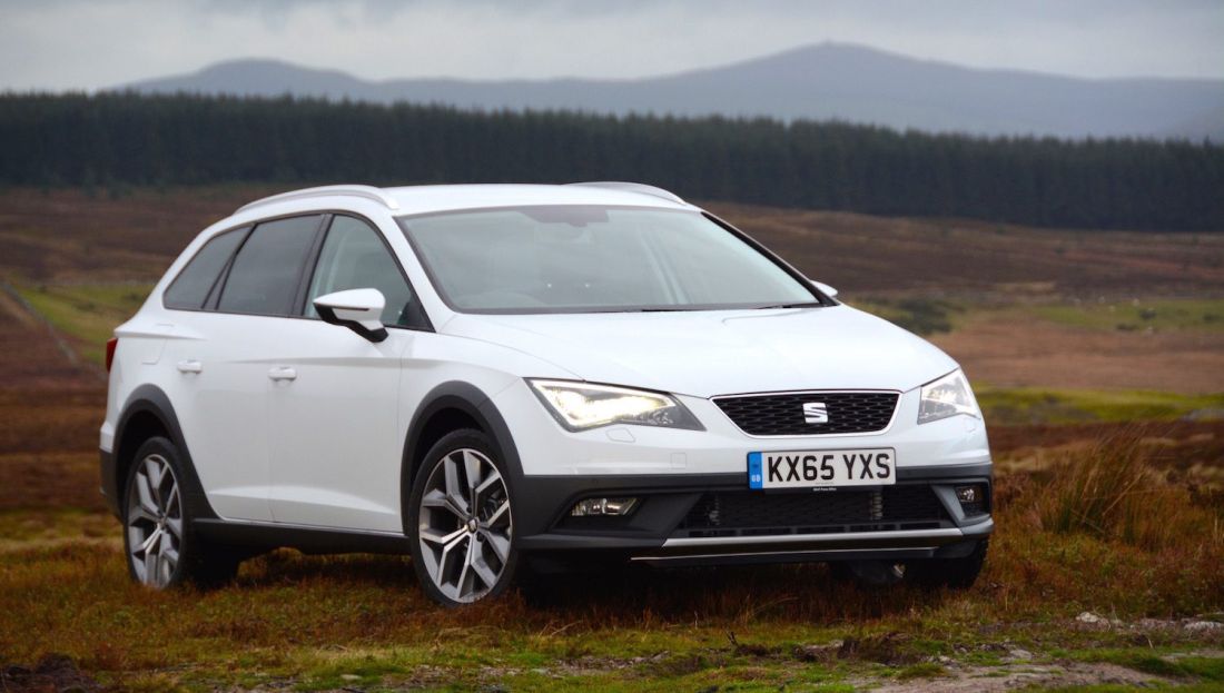 seat-leon-white