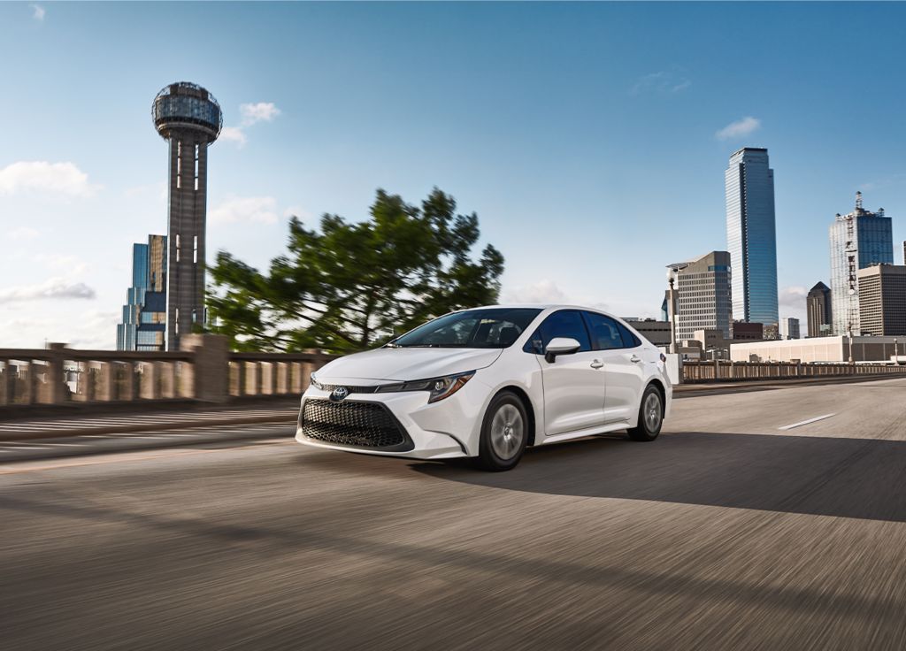 toyota-corolla-white