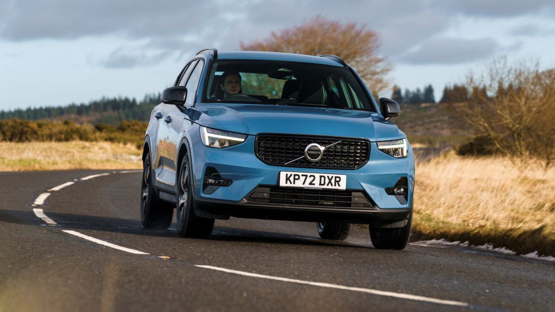 volvo-xc40-blue
