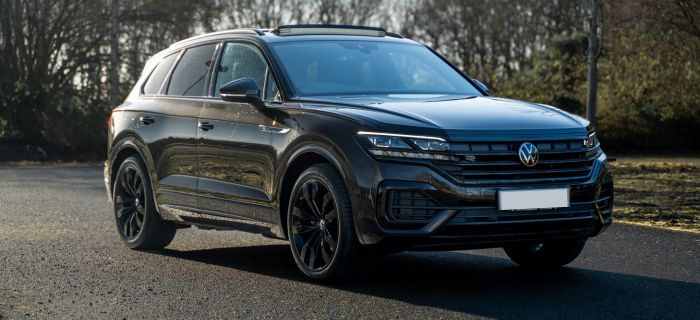 vw-touareg-black